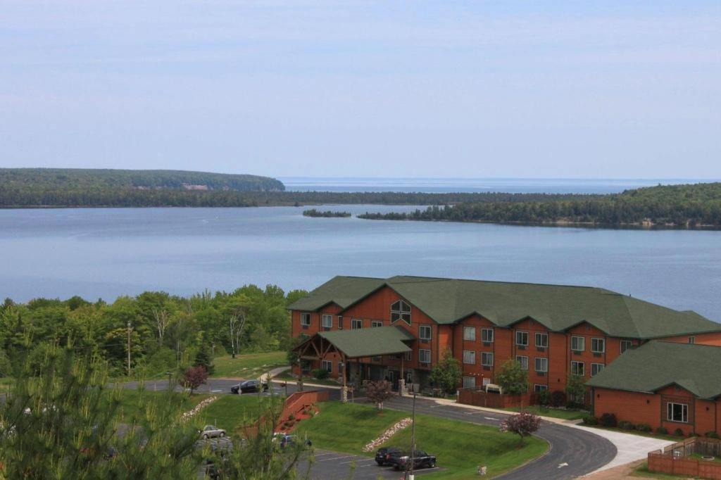 Holiday Inn Express Munising-Lakeview Hotel By Ihg Kültér fotó